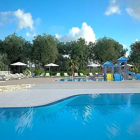 Tatil parkı Mobile Homes Comfort Capri Bijela Uvala 4*