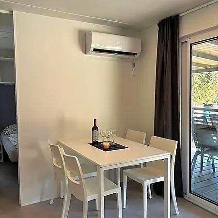 Prázdninový areál Mobile Homes Comfort Capri Bijela Uvala